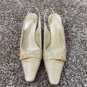 EUC J. Renee Cream Slingback Kitten Heels 7.5M